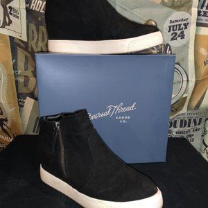 Universal Thread hidden wedge sneaker